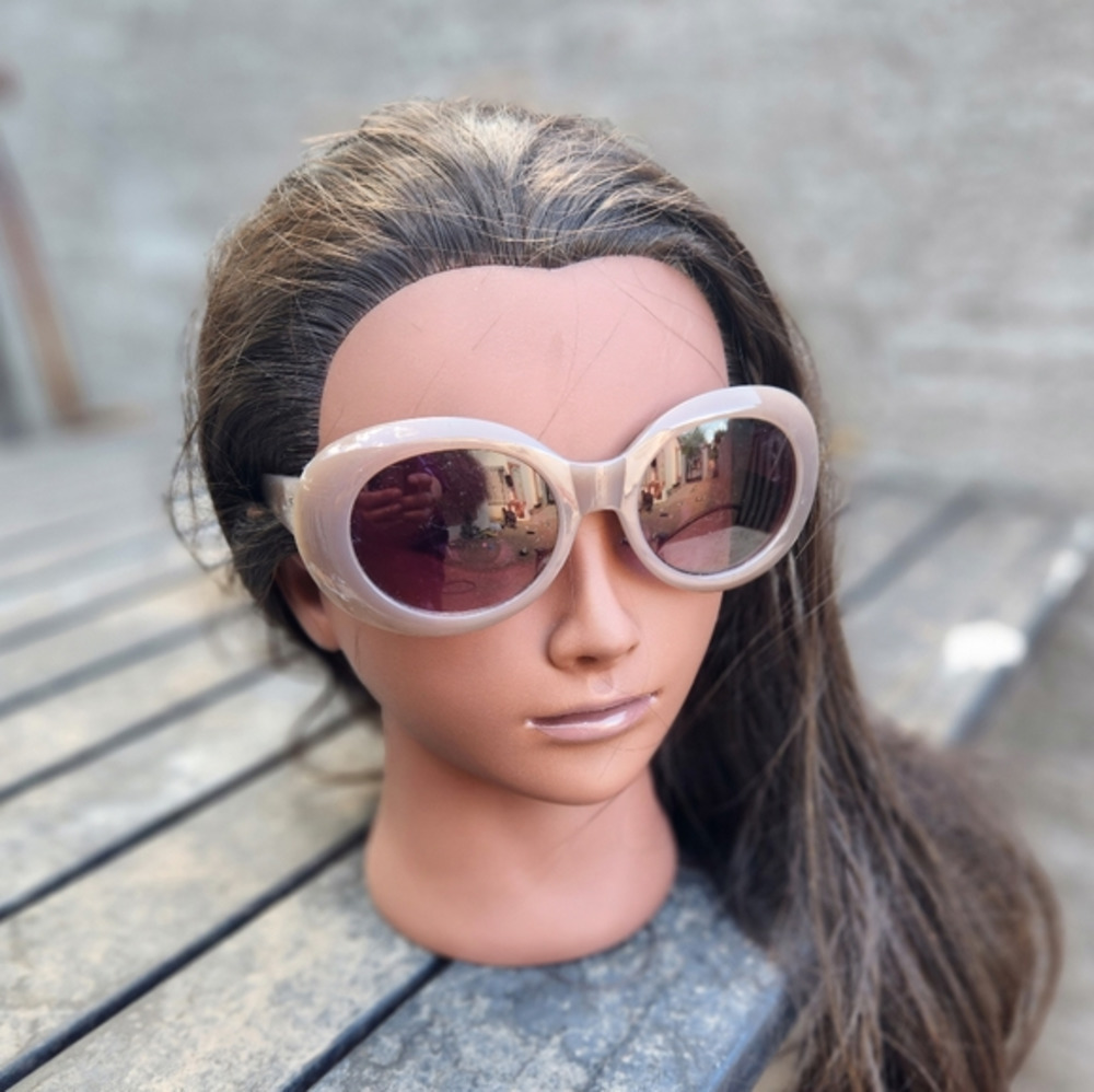 O by Oscar de la Renta Lavender Tint Sunglasses MOD 1313‎ 038 Beige Frame.